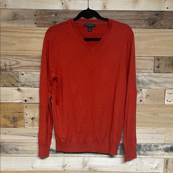 Banana Republic size Medium Luxury Blend V-Neck Sweater in Bold Orange